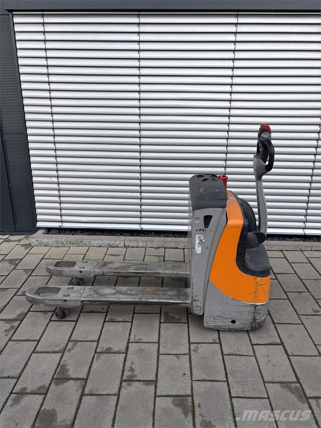 Still EXU16 Колички високоповдигачи с теглич