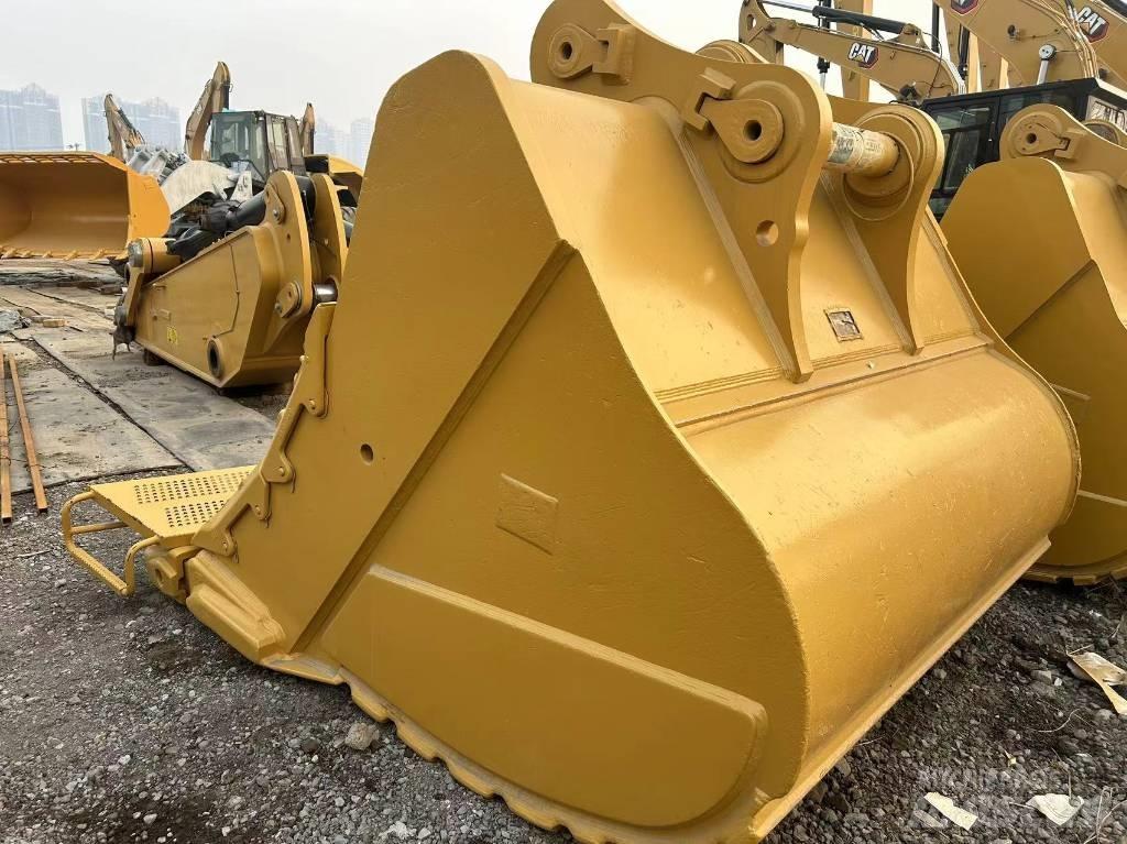 CAT 2020 CAT 390F Колесни екскаватори