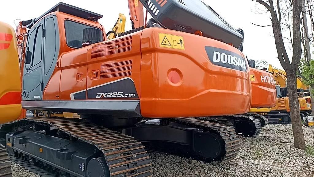 Doosan DX 225 LC Верижен екскаватор