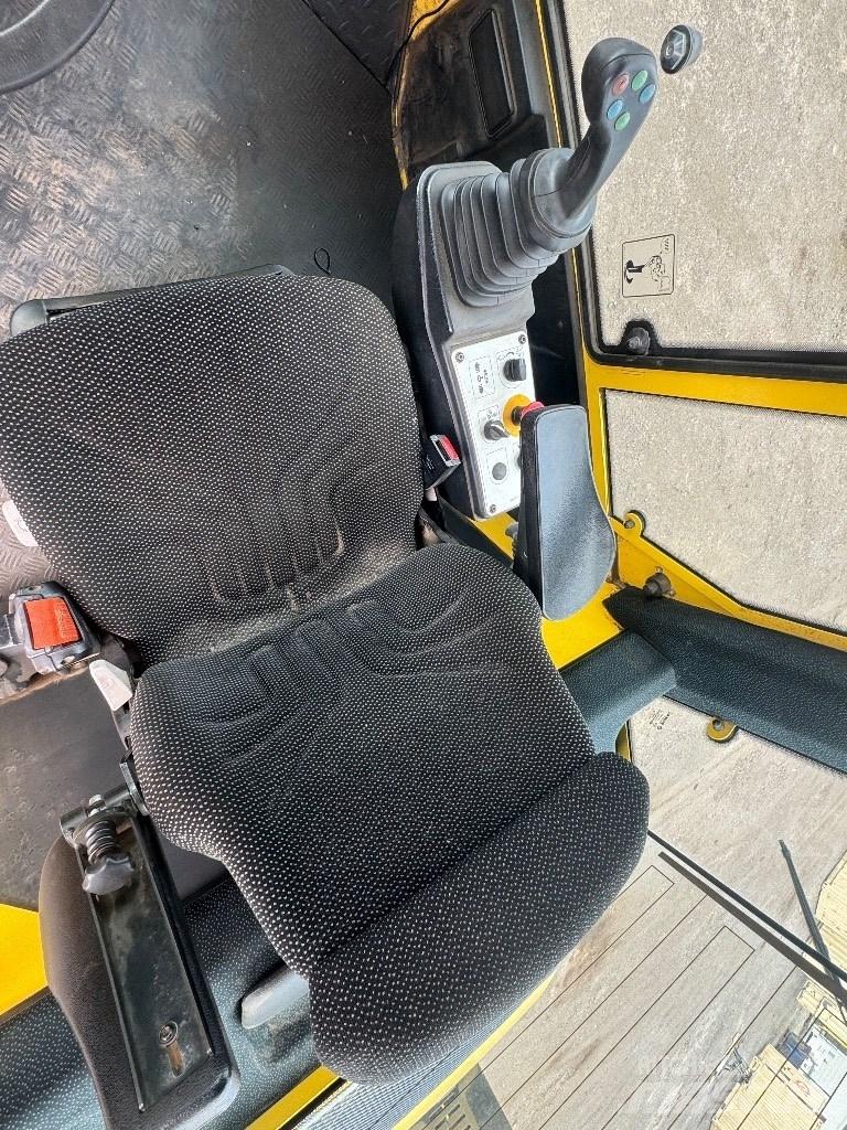 Bomag BW 216 D H-4 Еднобарабанни ролки
