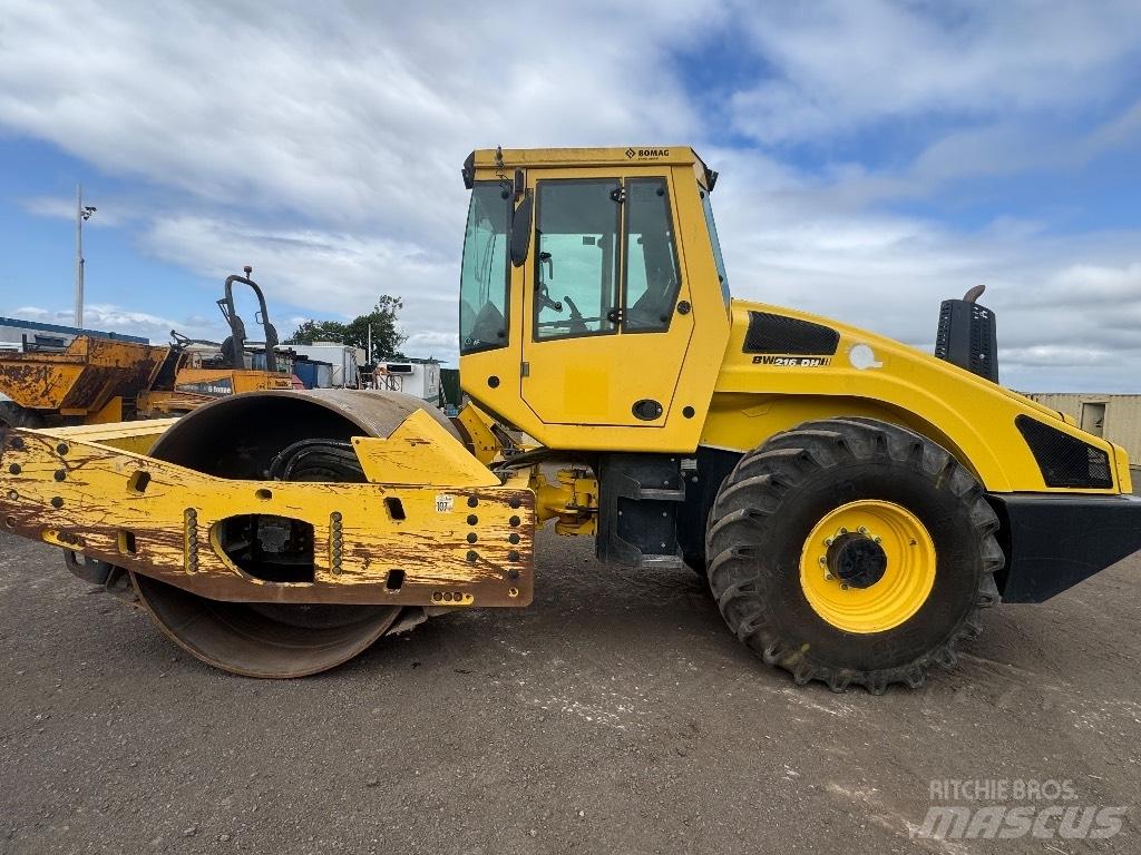 Bomag BW 216 D H-4 Еднобарабанни ролки
