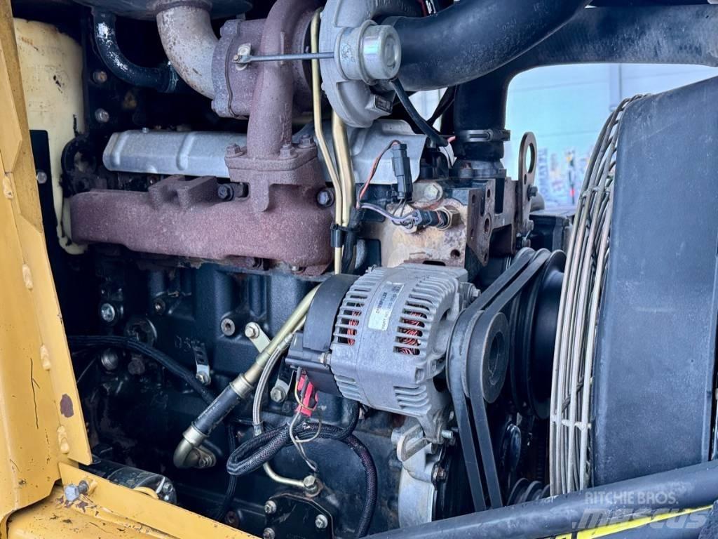 CAT 432 D Товарач със заден ексватор