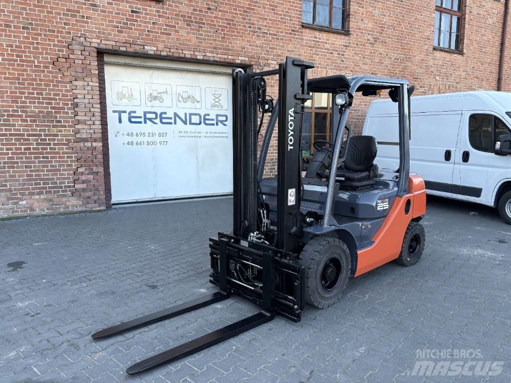 Toyota 02-8 FDF 25 Дизелови камиони