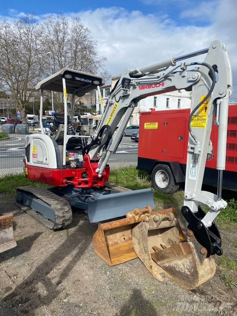 Takeuchi TB225 Мини екскаватори < 7 т