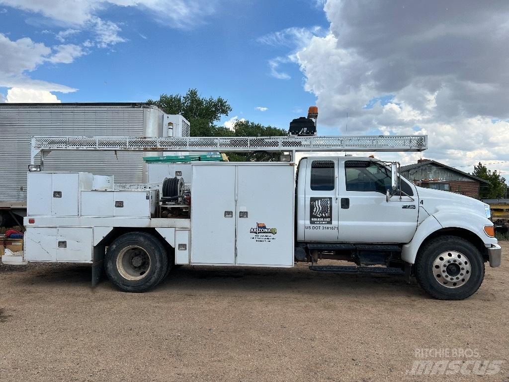 Ford F 750 XL Общински/универсални превозни средства
