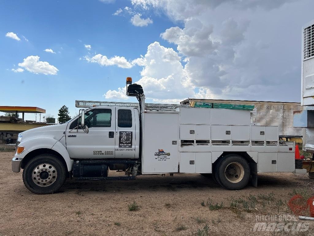 Ford F 750 XL Общински/универсални превозни средства
