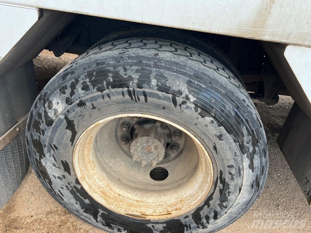 Ford F 750 XL Общински/универсални превозни средства

