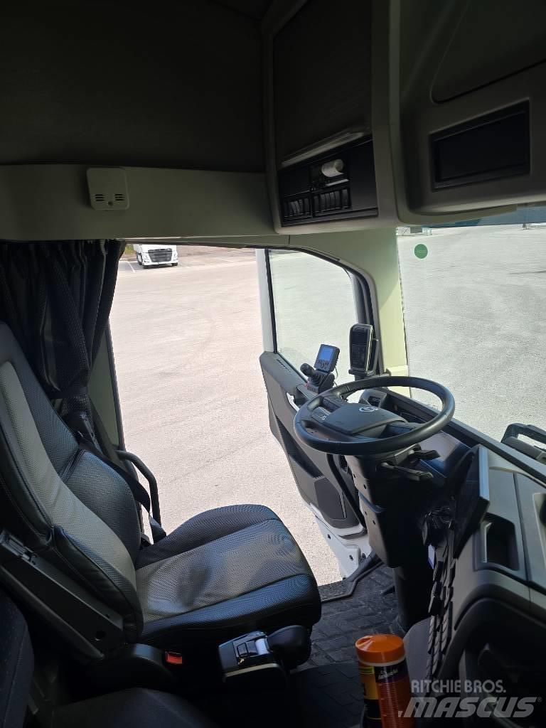 Volvo FM Electric Камиони с кран с кука