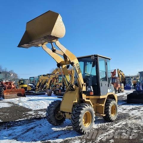 CAT 901B Колесни товарачи