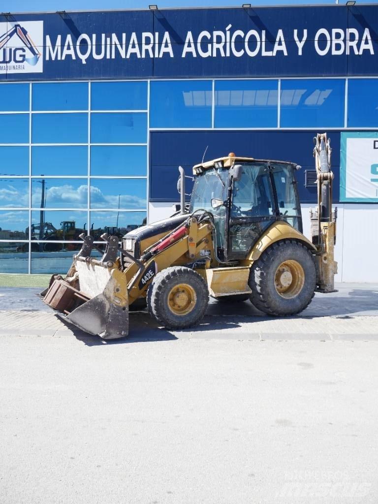 CAT 442 E Товарач със заден ексватор