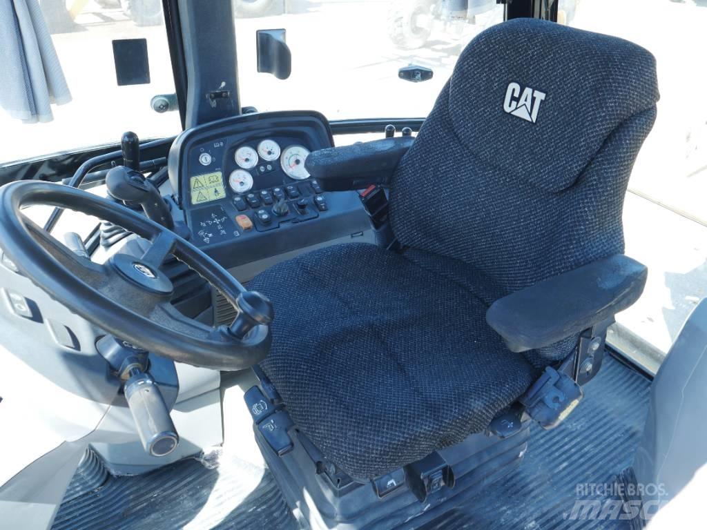 CAT 442 E Товарач със заден ексватор