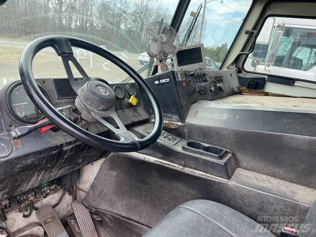 Mack LEU613 Шаси кабини