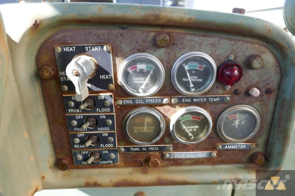 CAT D7F Ex-army Верижни булдозери
