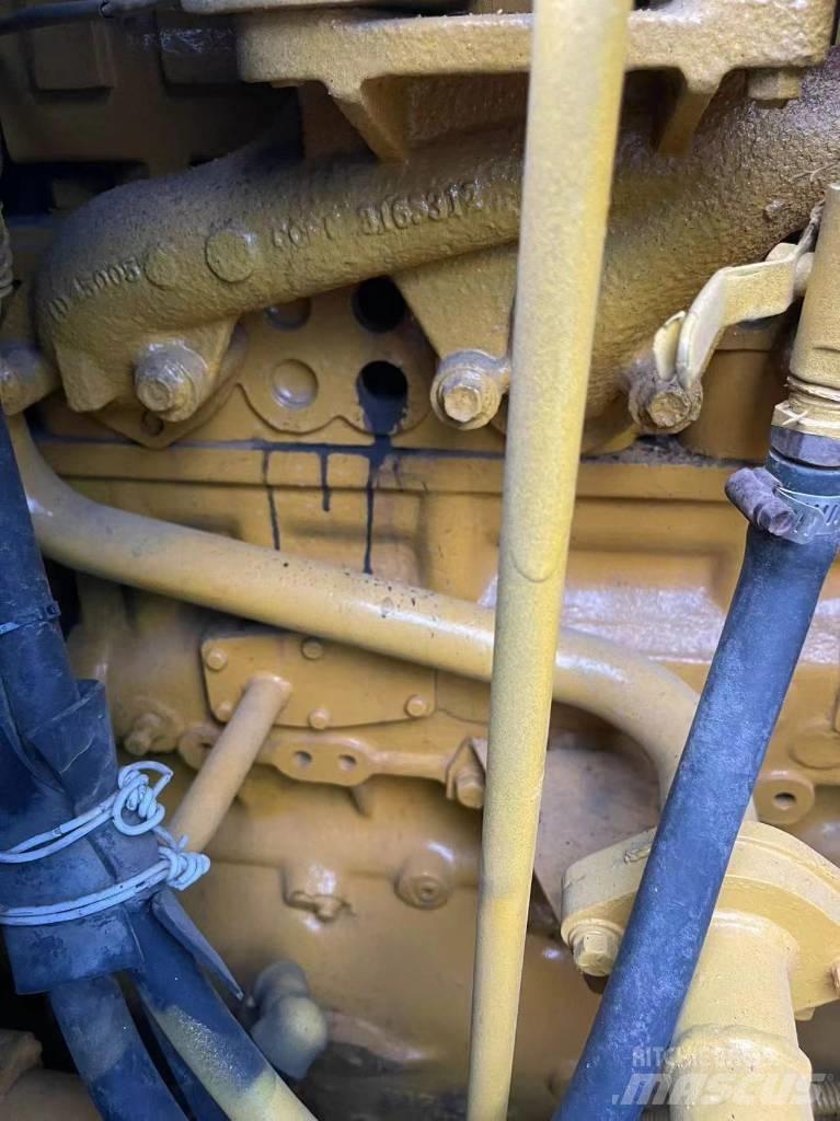 CAT D5N Верижни булдозери
