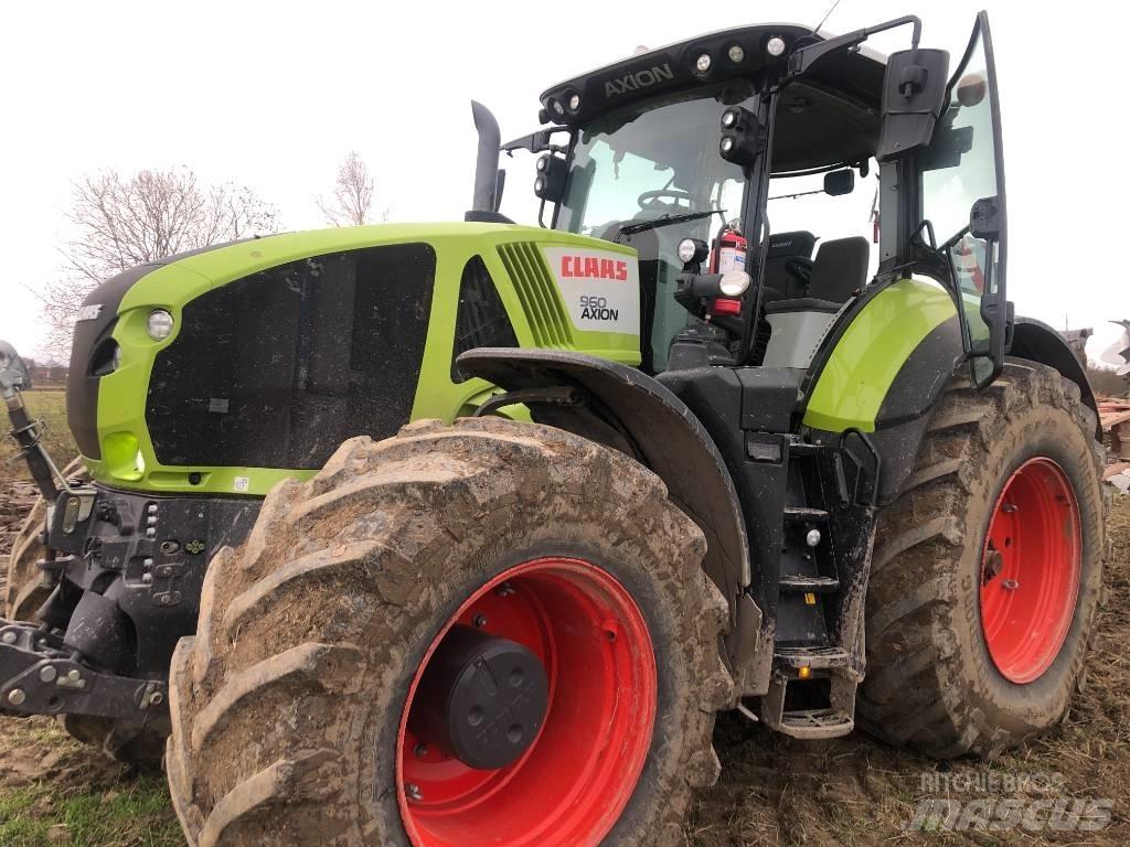 CLAAS 960 Axion Трактори
