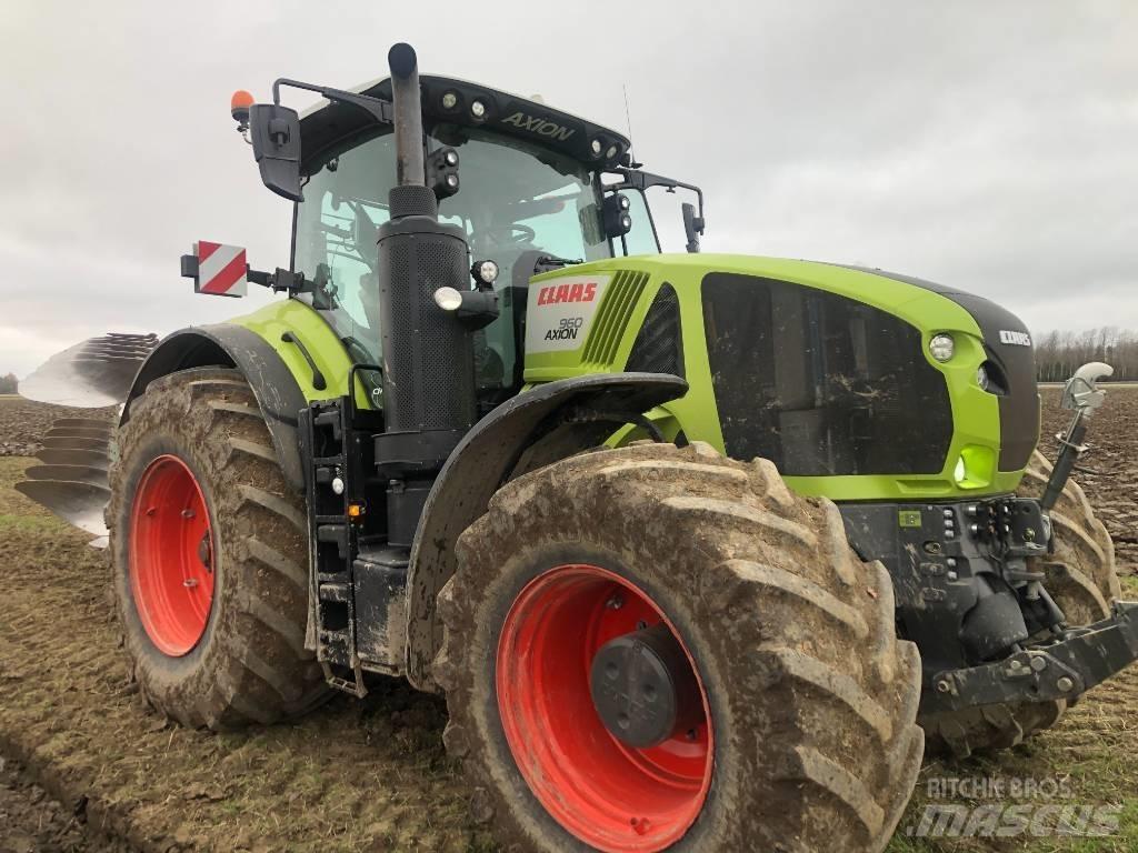 CLAAS 960 Axion Трактори