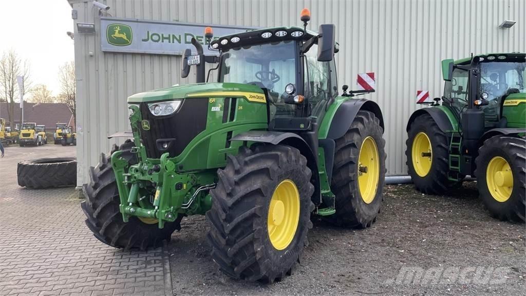 John Deere 6R215 Трактори