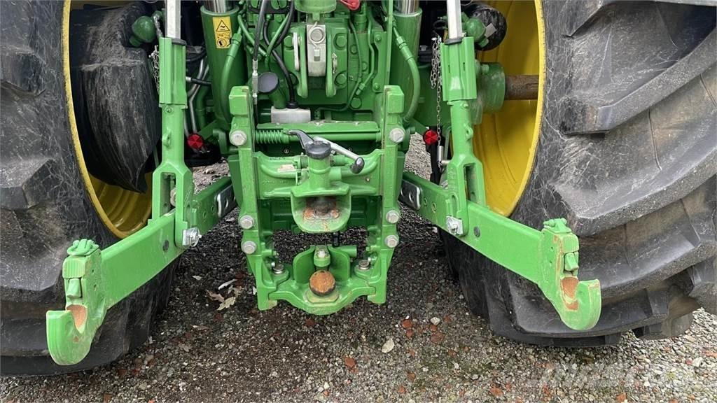 John Deere 6R215 Трактори