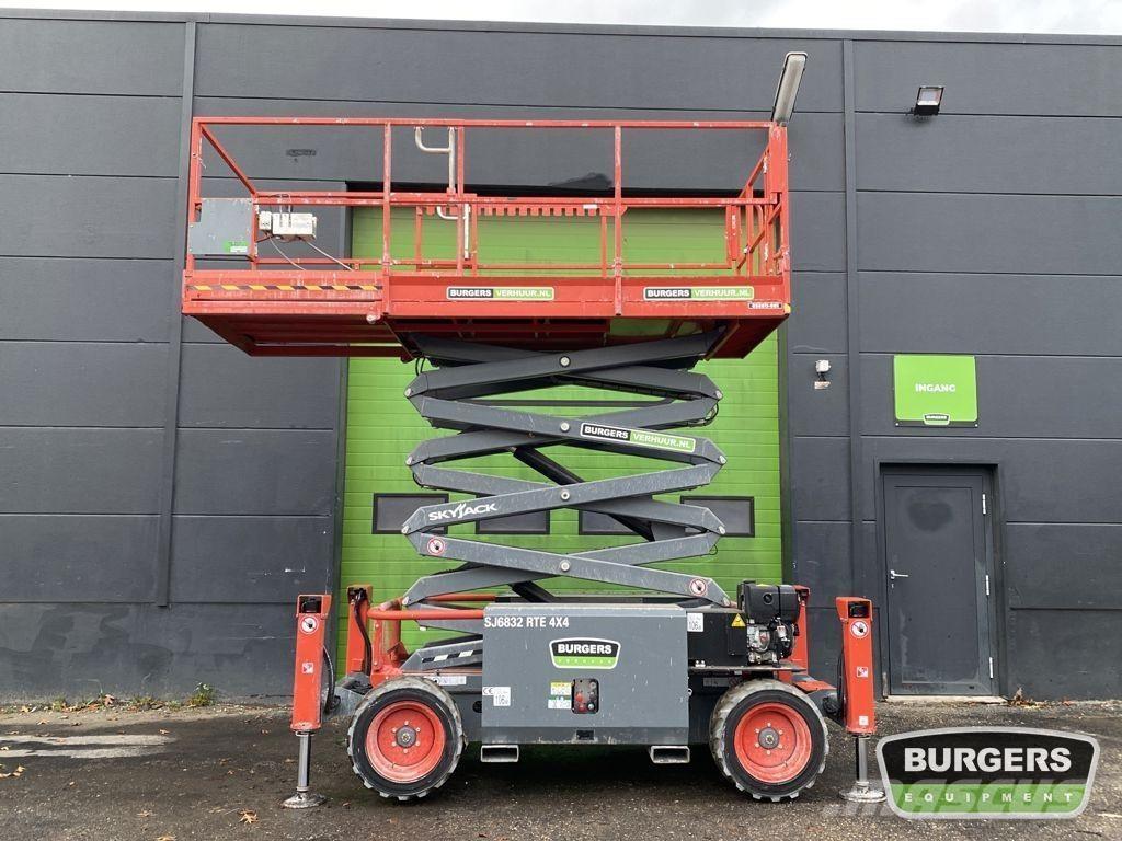 SkyJack SJ6832 RTE Ножични работни платформи