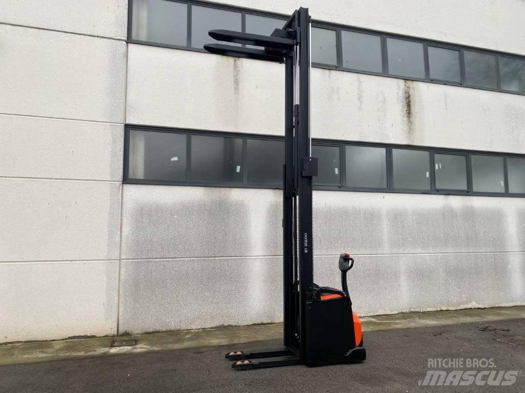 Toyota SWE160 Колички високоповдигачи с теглич