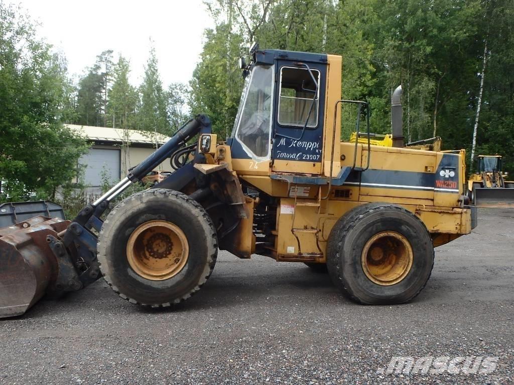 Komatsu WA 250-1 Колесни товарачи