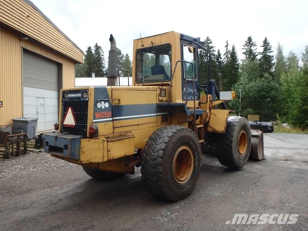 Komatsu WA 250-1 Колесни товарачи
