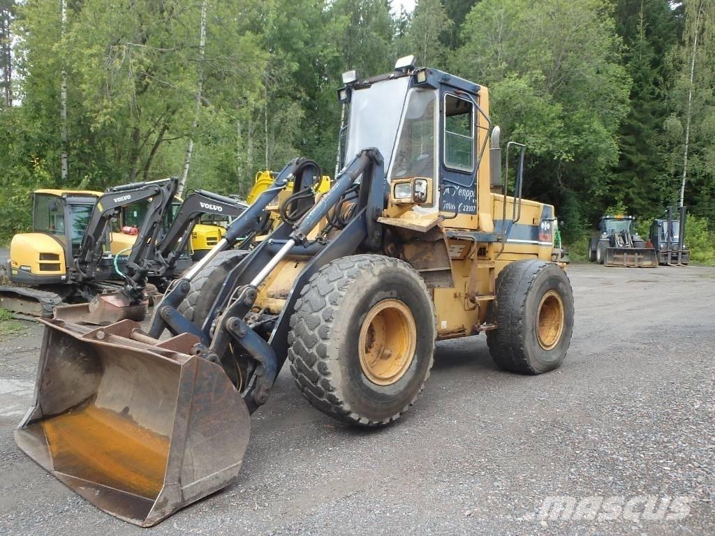 Komatsu WA 250-1 Колесни товарачи