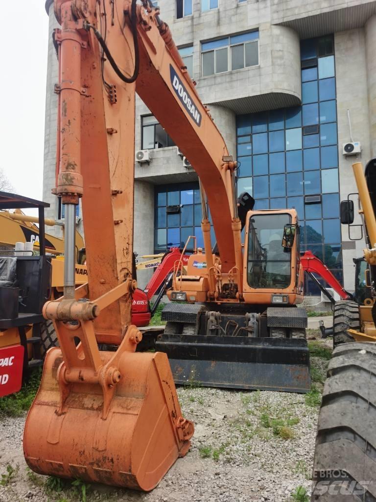 Doosan DH 210 W-7 Колесни екскаватори