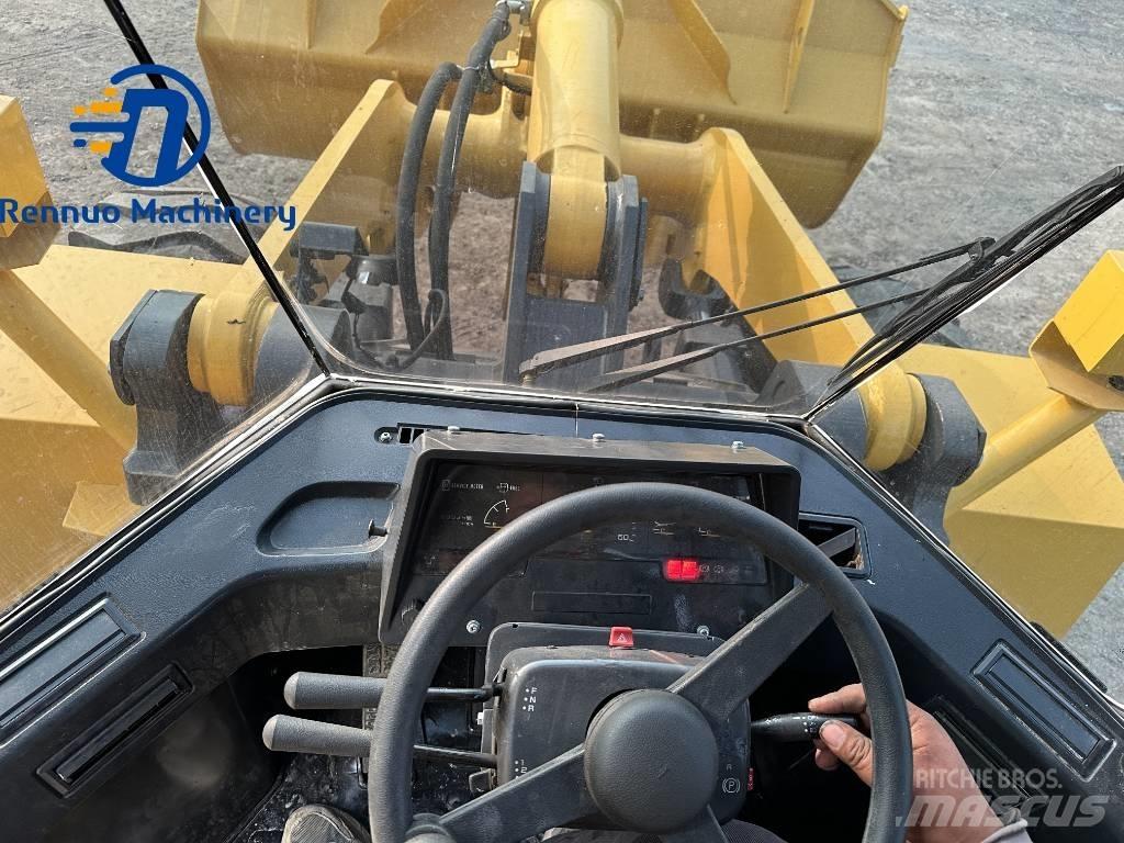 Komatsu WA380 Колесни товарачи