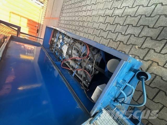 Holland Lift A151EV Ножични работни платформи