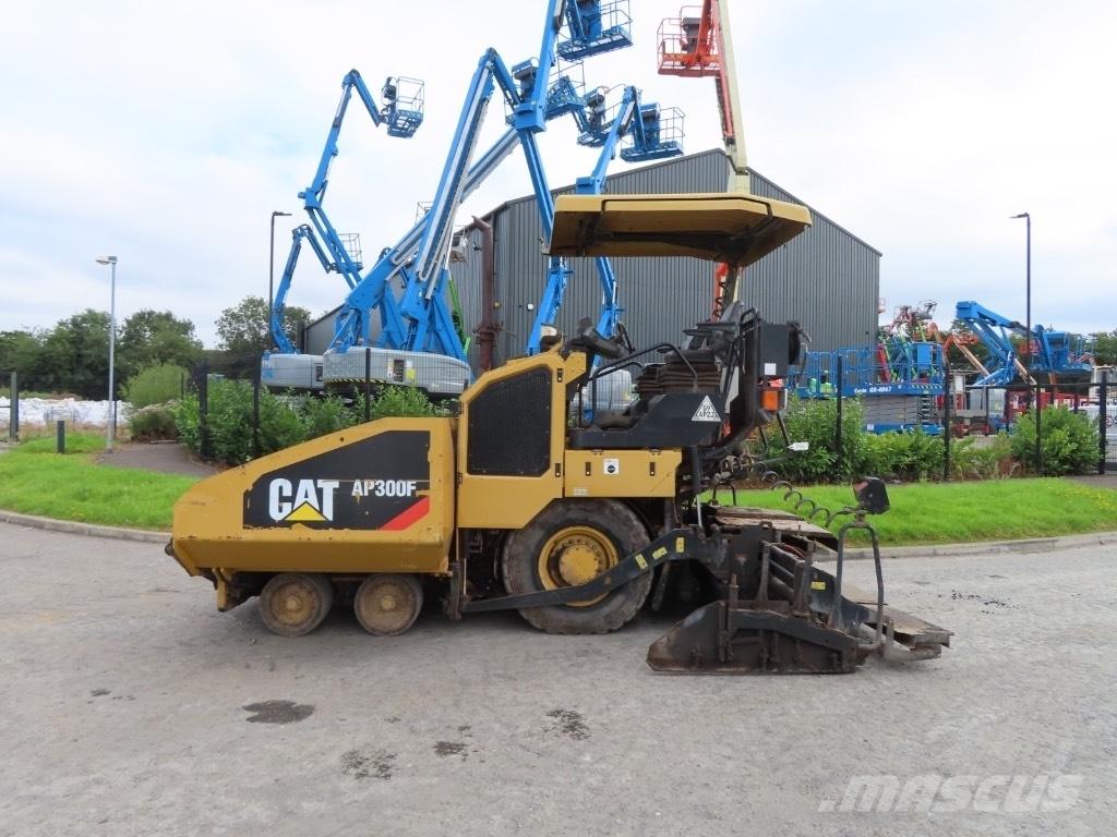 CAT AP 300 Машини за асфалт