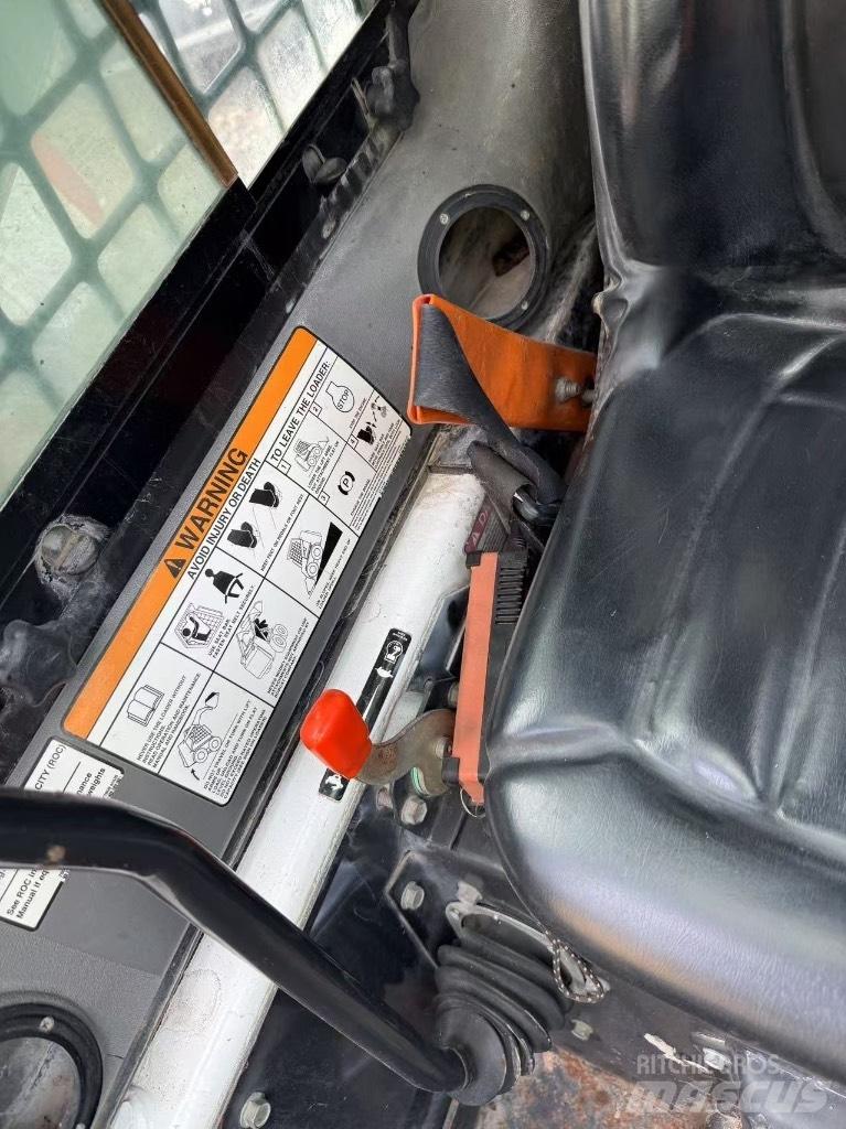 Bobcat S 300 Мини товарачи
