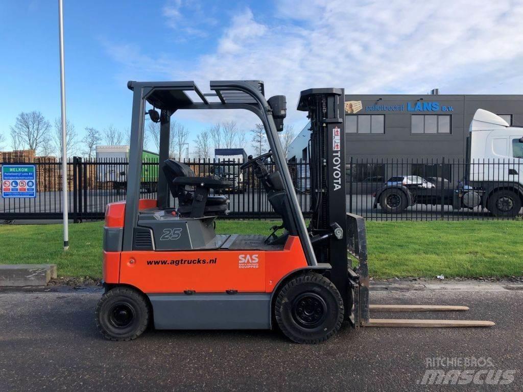 Toyota 7FBMF25 Електрически вилични кари-повдигачи