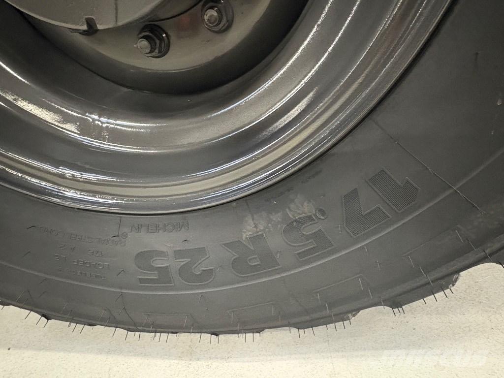 CASE 421 G Колесни товарачи