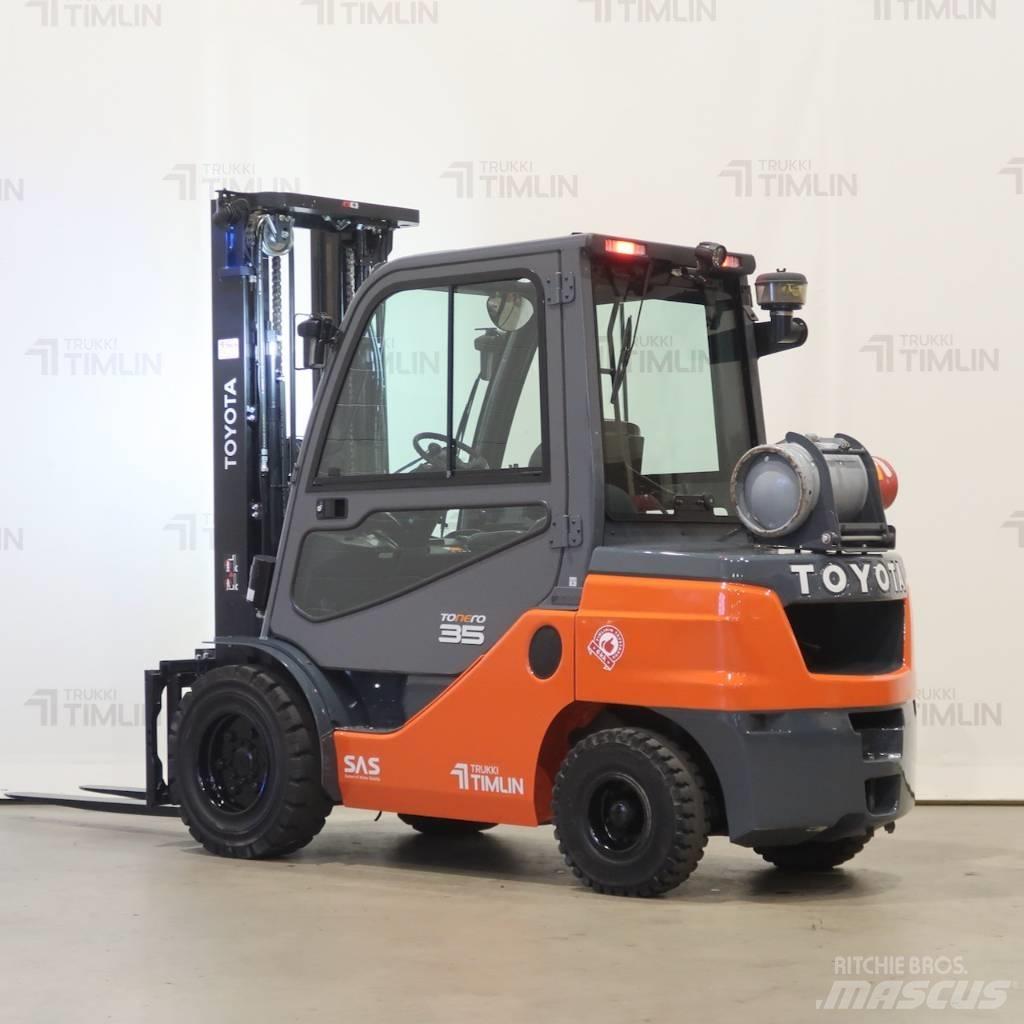 Toyota 02-8FGJF35 Камиони с АГУ