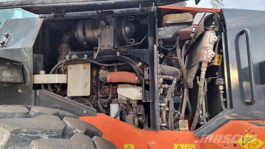 Hitachi ZW 220-6 Колесни товарачи