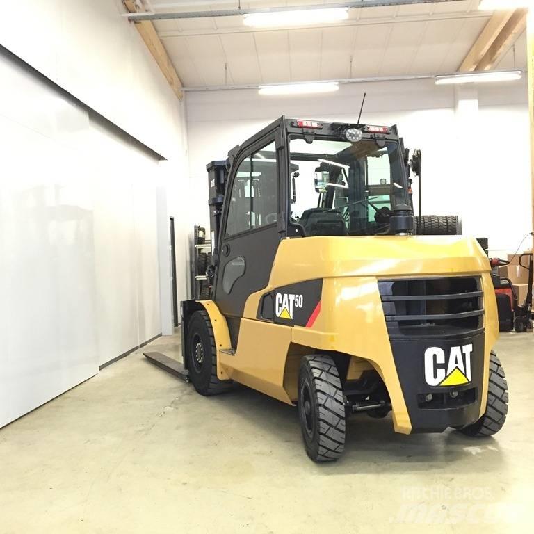 CAT DP 50 N Дизелови камиони
