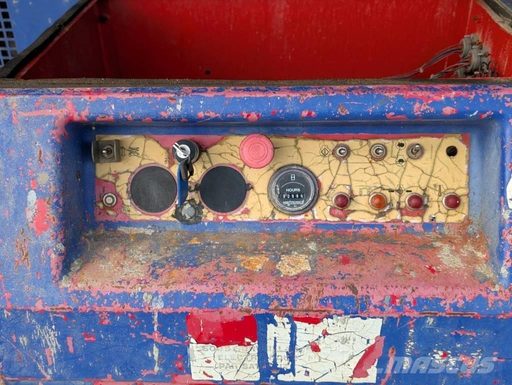 Manitou 120 DLX Компактни самоходни стрелови подемници
