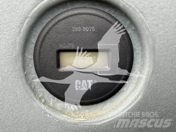 CAT 420D Товарач със заден ексватор