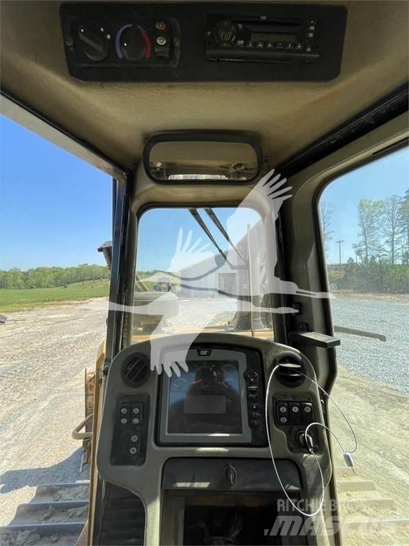 CAT D6T XL Верижни булдозери
