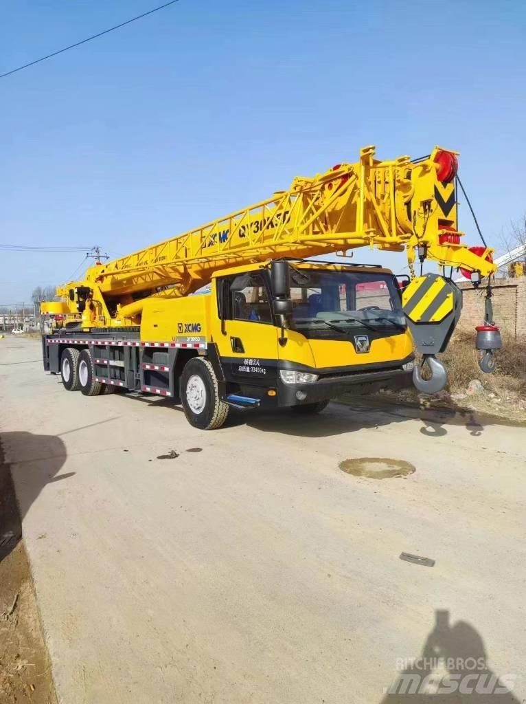 XCMG QY30T Всъдеходни кранове