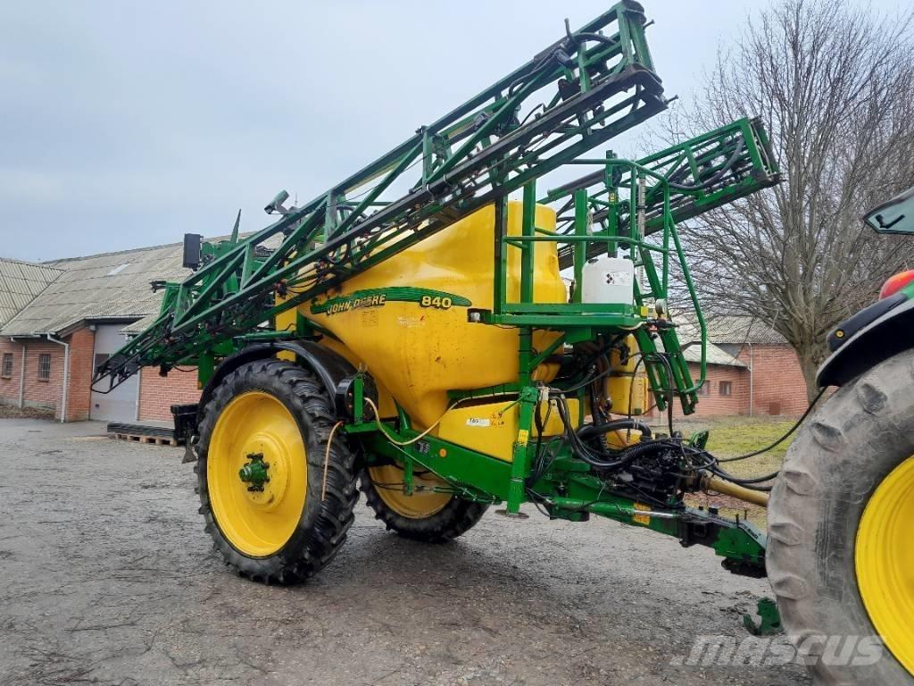John Deere 840 Прикачни пръскачки
