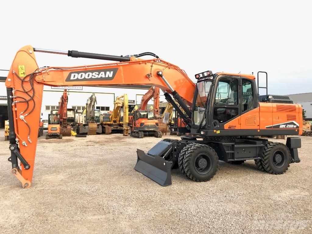 Develon DX 210 W-7 Колесни екскаватори