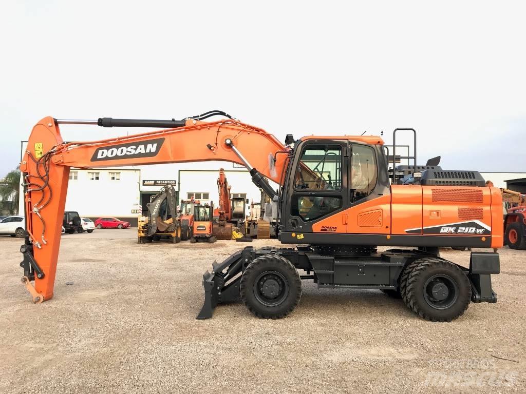 Develon DX 210 W-7 Колесни екскаватори