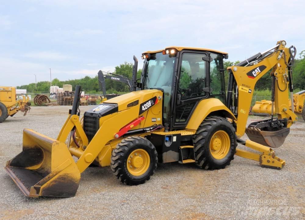 CAT 420F2 Товарач със заден ексватор