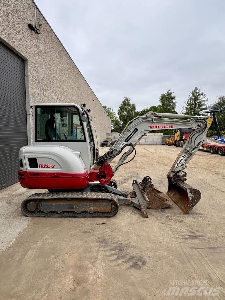 Takeuchi TB 235 Мини екскаватори < 7 т