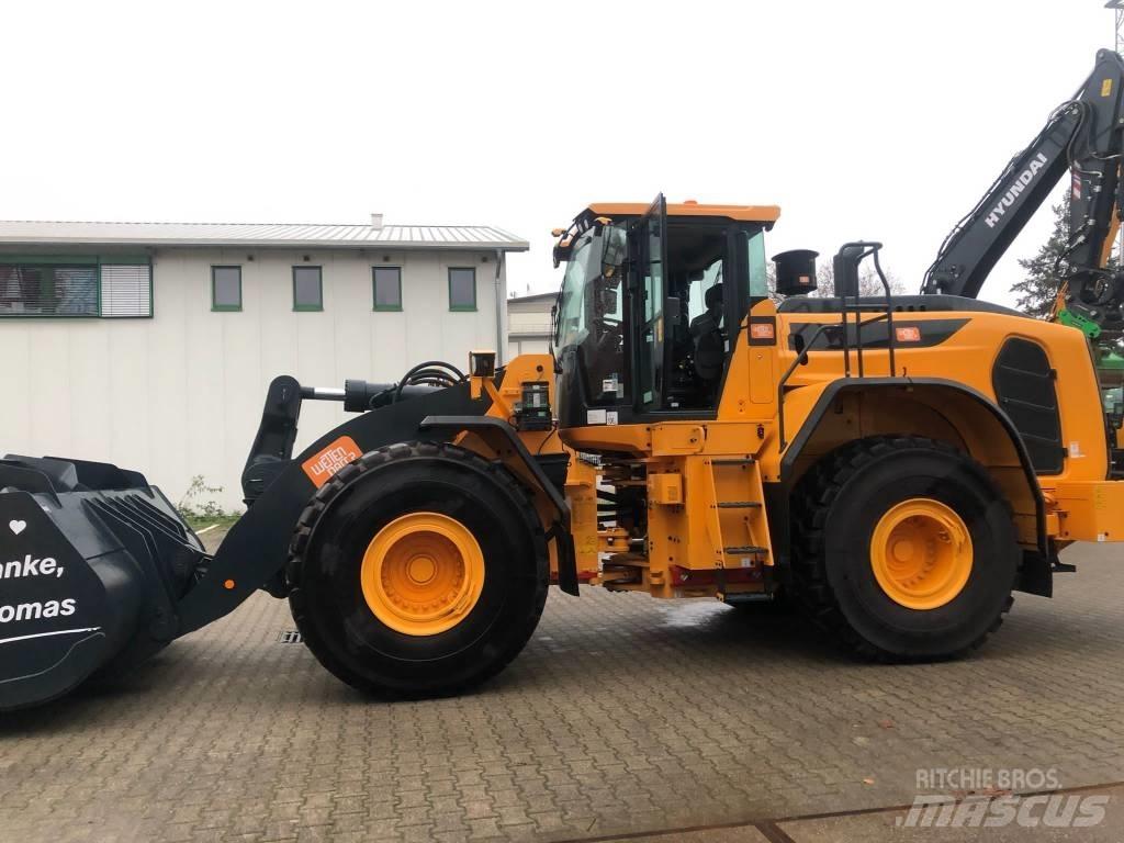 Hyundai HL975ACVT Телескопични челни товарачи
