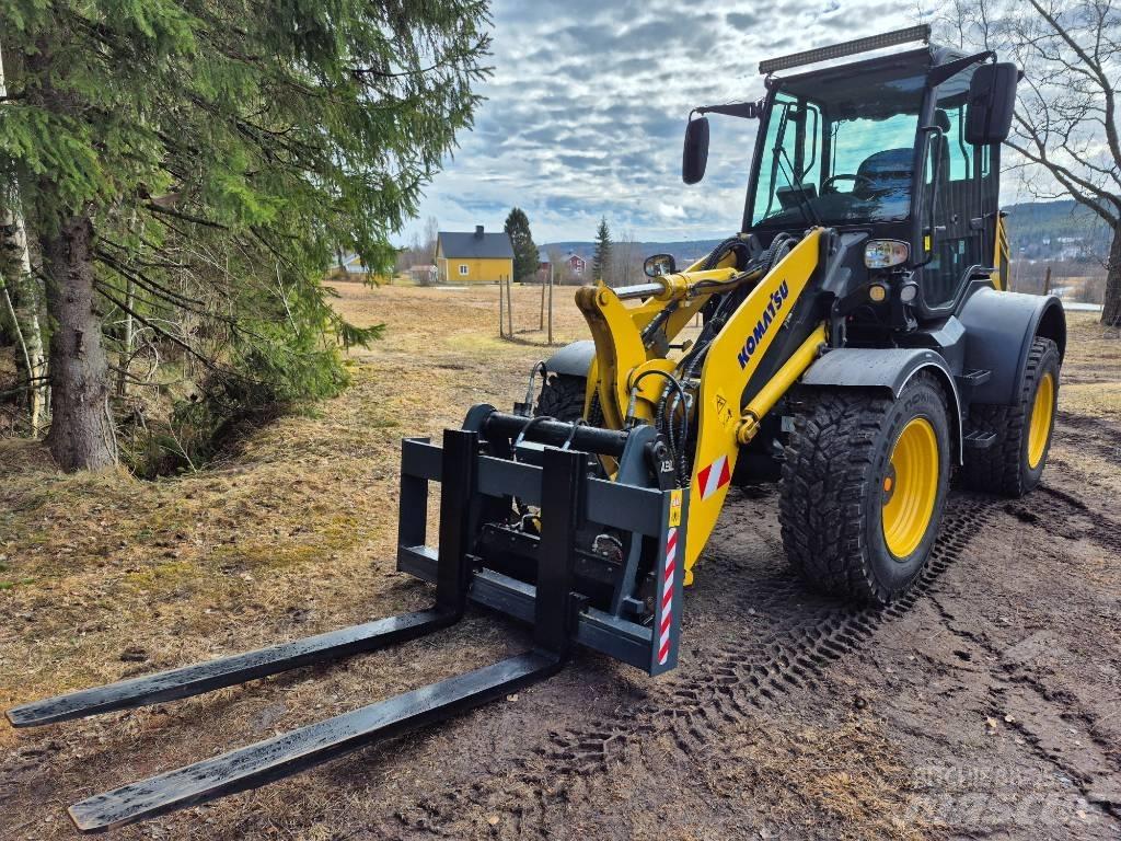 Komatsu WA 100 M Колесни товарачи