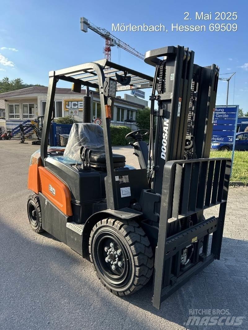 Doosan D30NXP Дизелови камиони