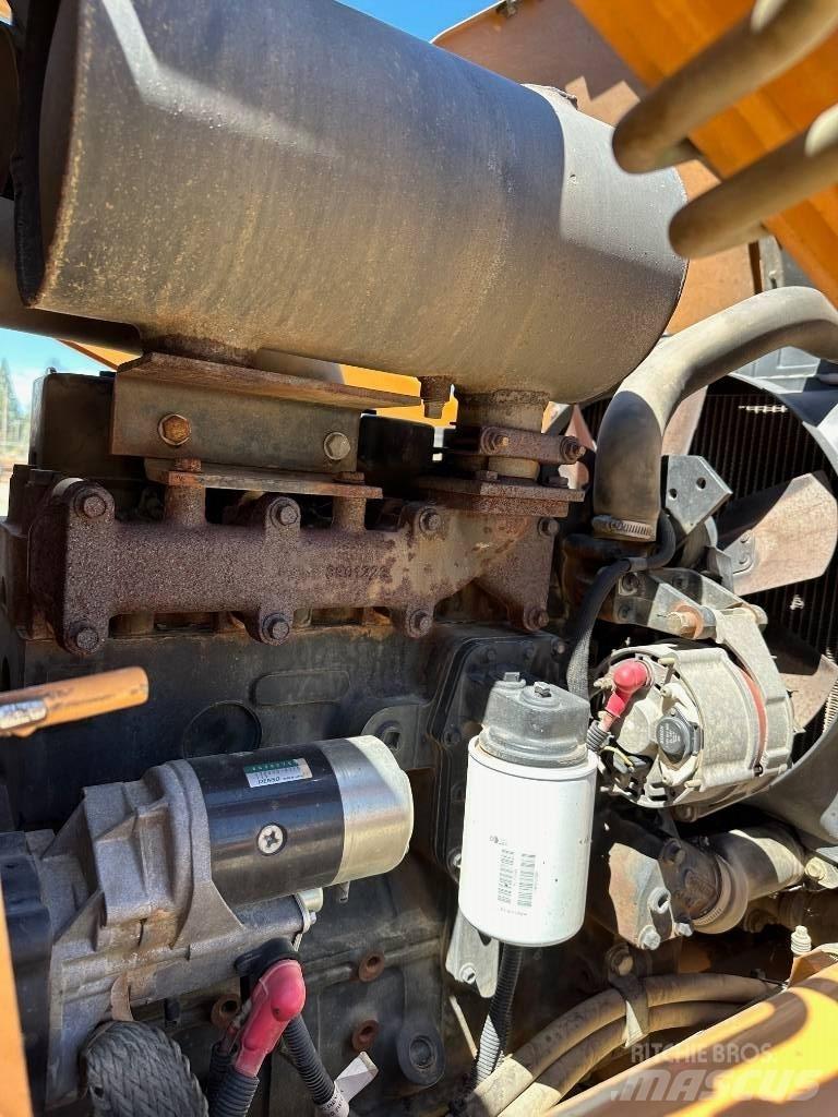 CASE 570 M XT Колесни товарачи